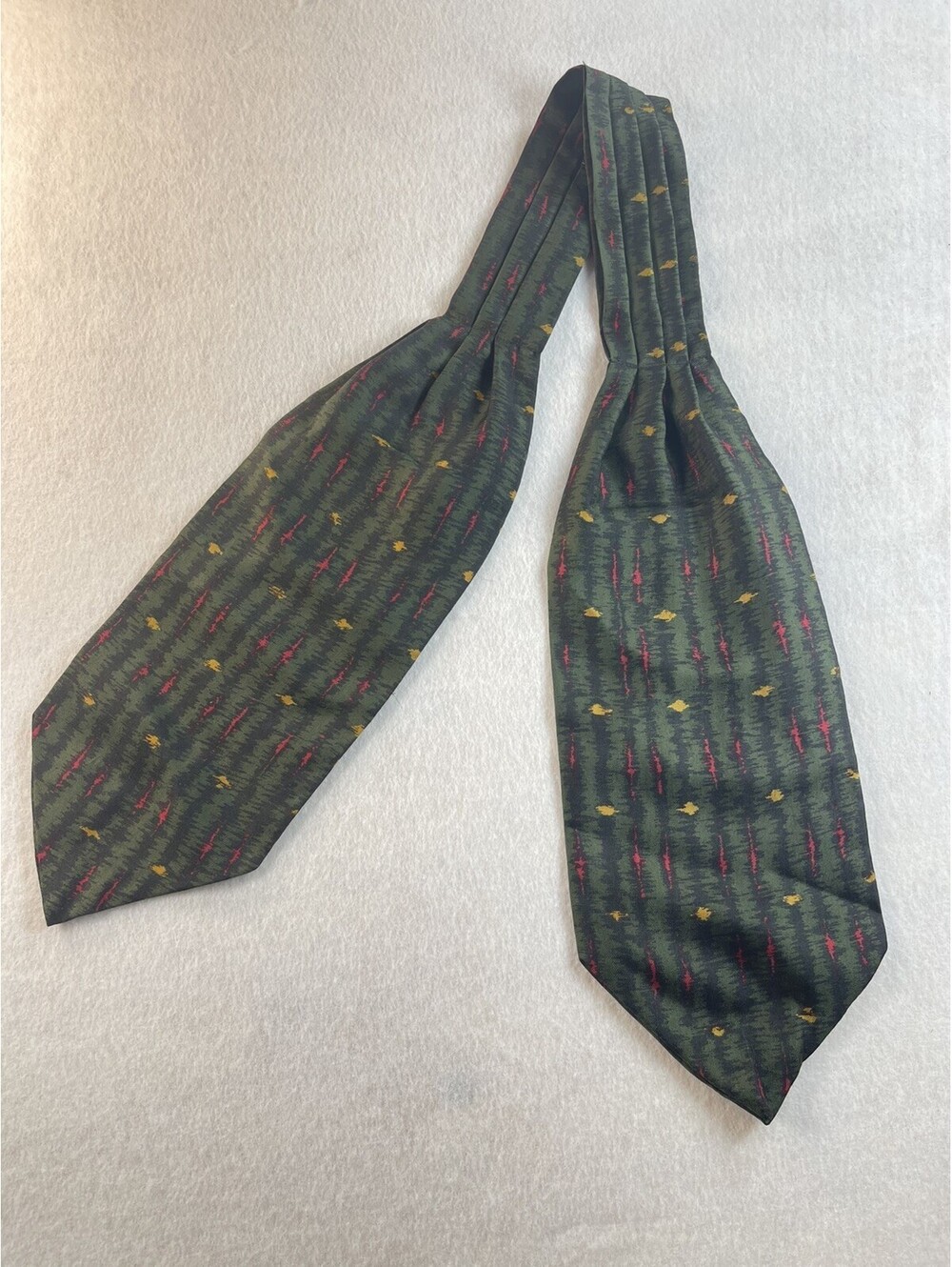 HARRODS ascot tie silk vintage equestrian Kentucky Derby green gentlemen